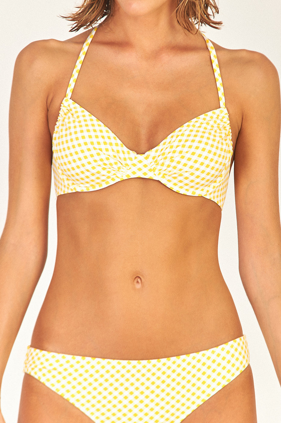 Bikinis con aros: Razones para probarlos este verano